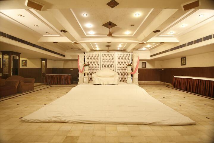 Ballroom/Hall 31 of 42