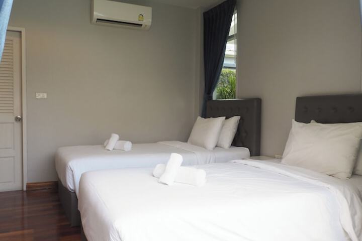Room 13 of 38