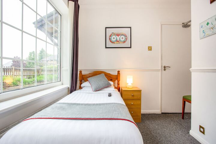 Room 10 of 38