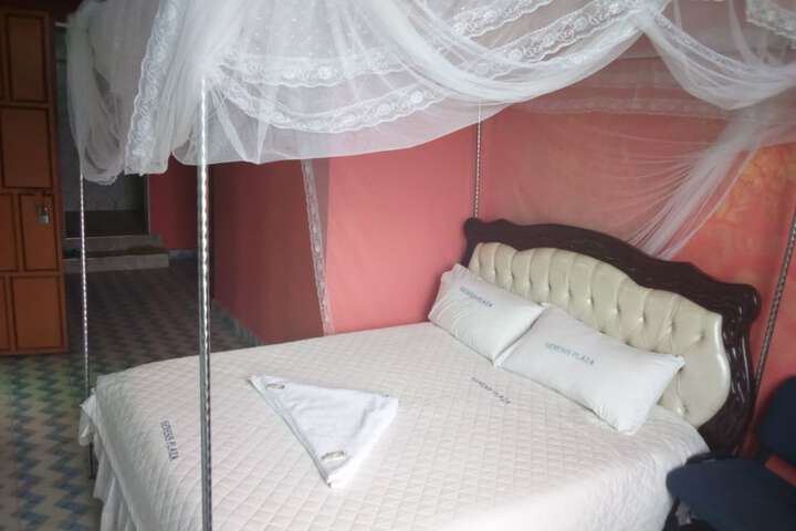 Room 10 of 18