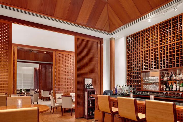 Lounge 129 of 160