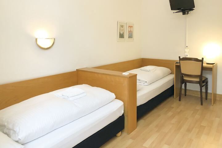 Room 8 of 34