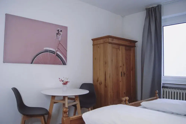 Room 6 of 17