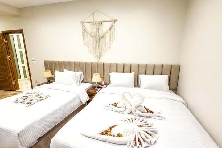 Room 3 of 27