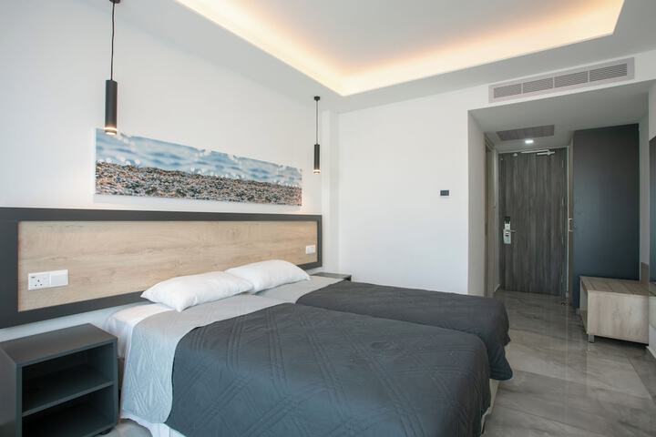 Room 8 of 50