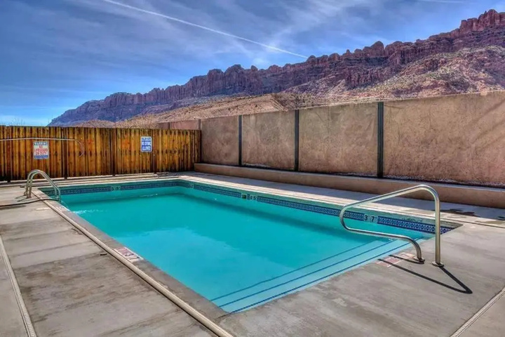Pool 13 of 21
