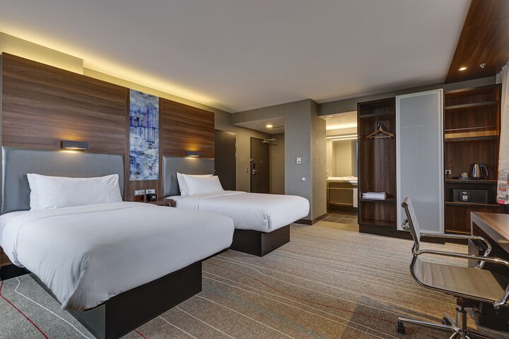 Room 12 of 74