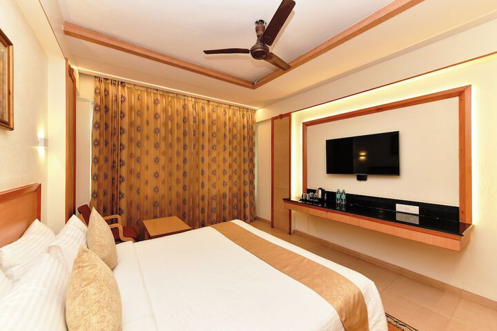 Room 16 of 76