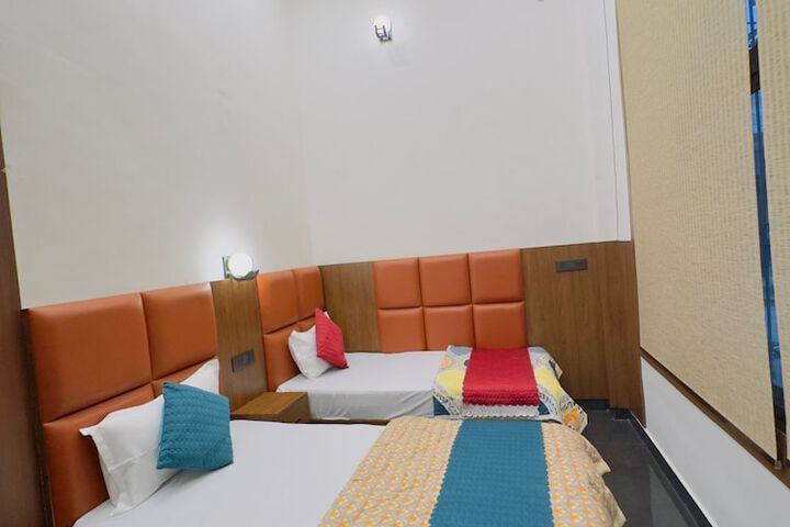 Room 8 of 11