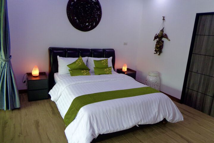 Room 4 of 98