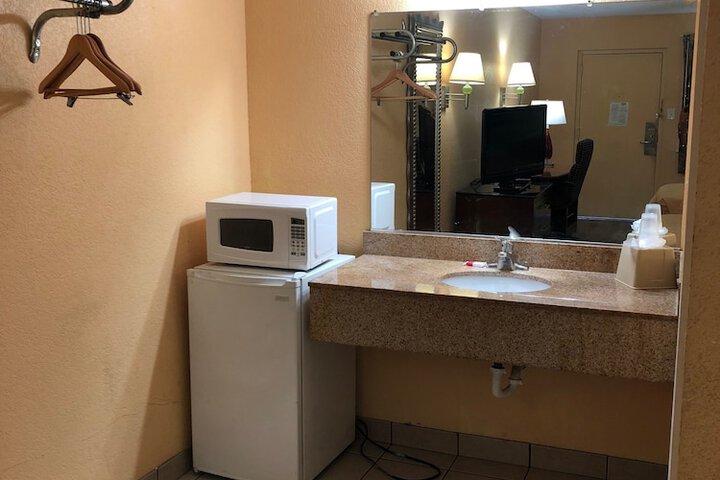 Renovated Standard King Bed (14 of 21)