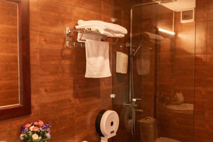 Room 10 of 24