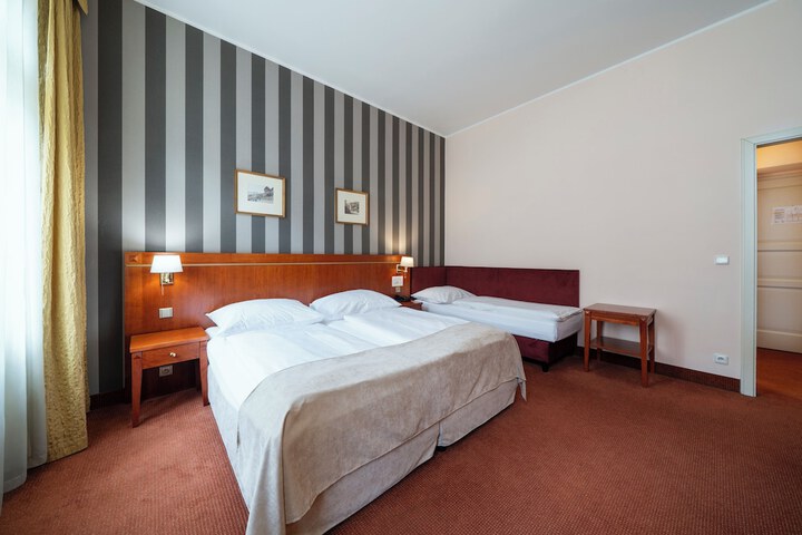 Room 53 of 113