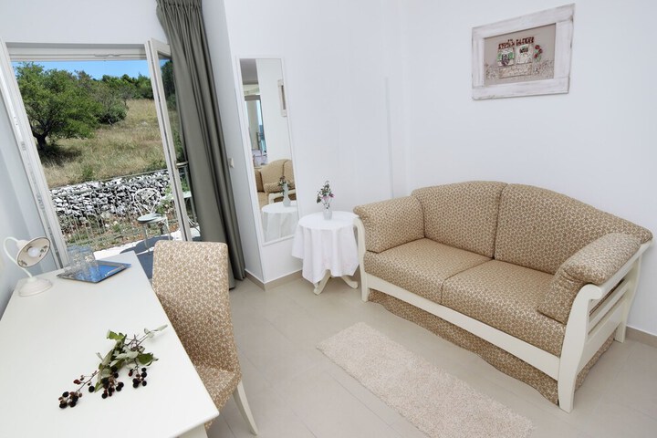 Room 14 of 63