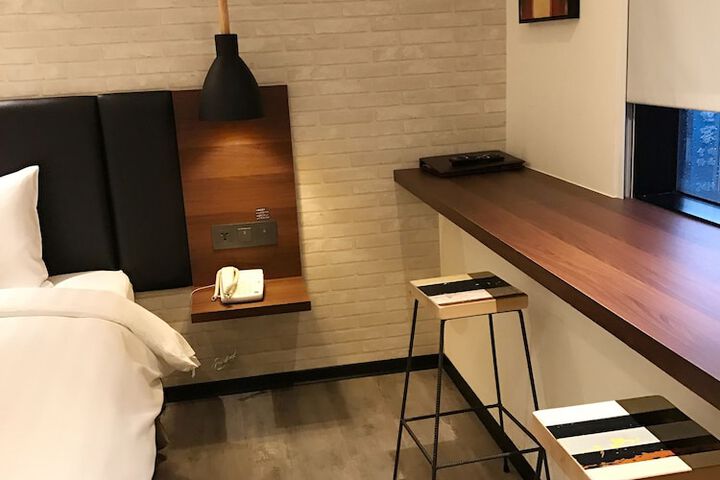 Room 44 of 99