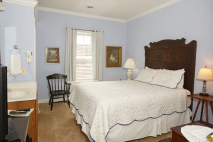 Room 172 of 253