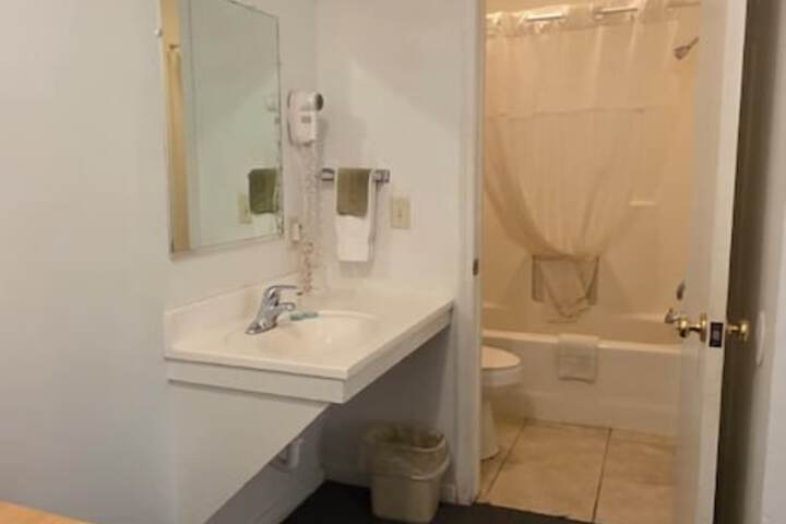 Room 21 of 28
