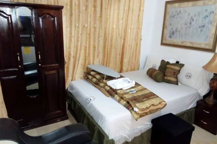 Room 6 of 10