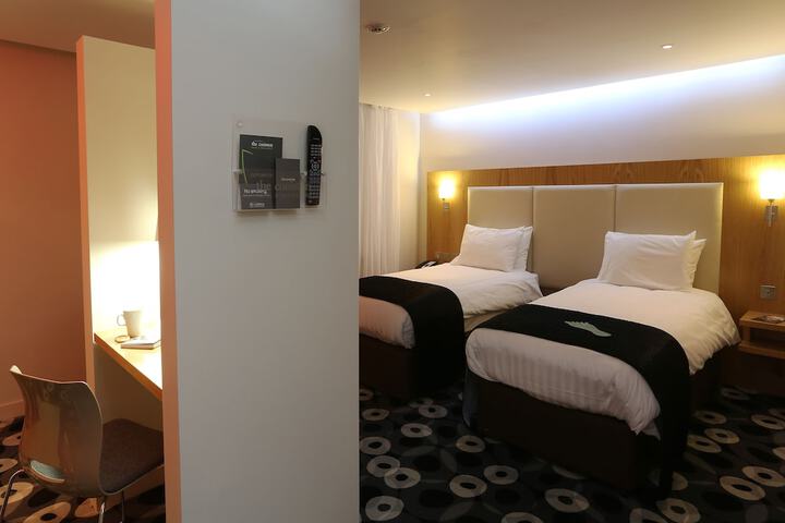 Room 2 of 71