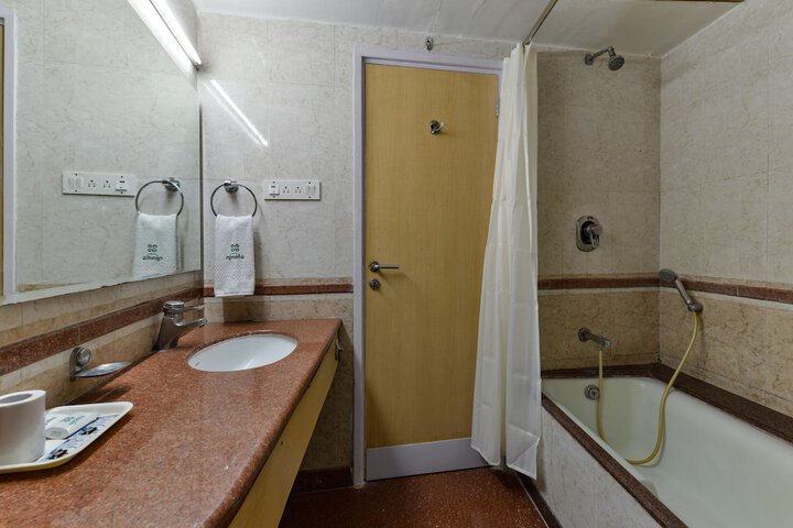 Room 13 of 19