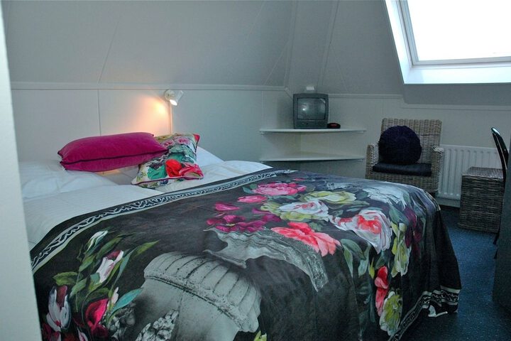 Room 9 of 36