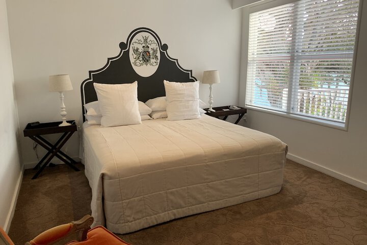 Room 12 of 85