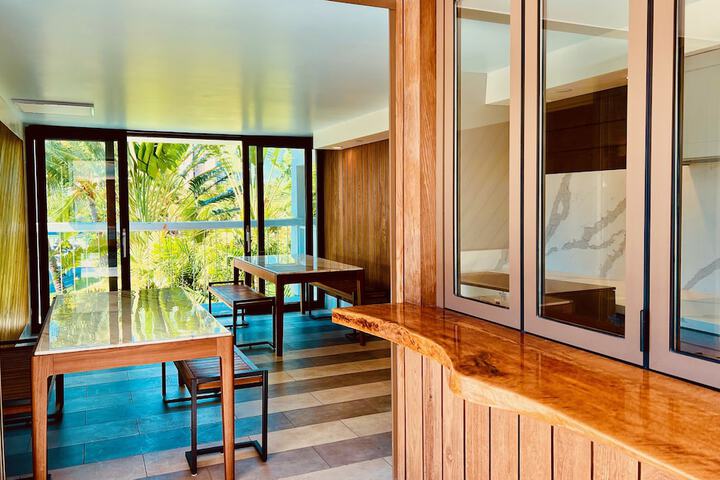 Poolside bar