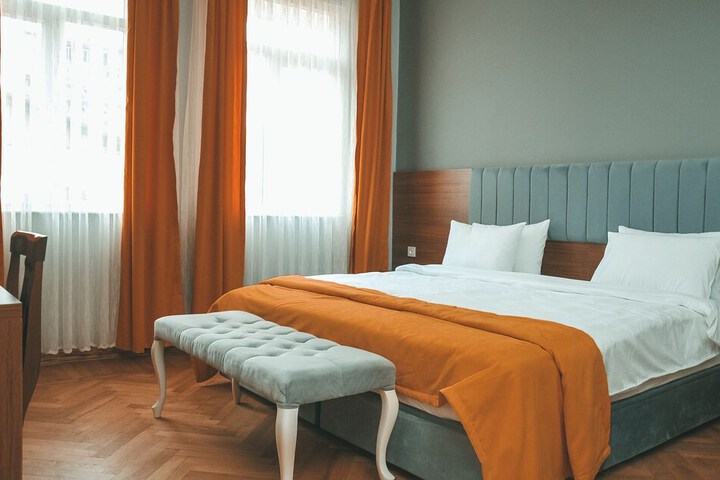Room 12 of 37