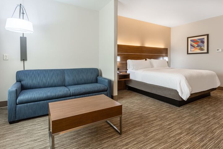 1 King Bed (6 of 12)