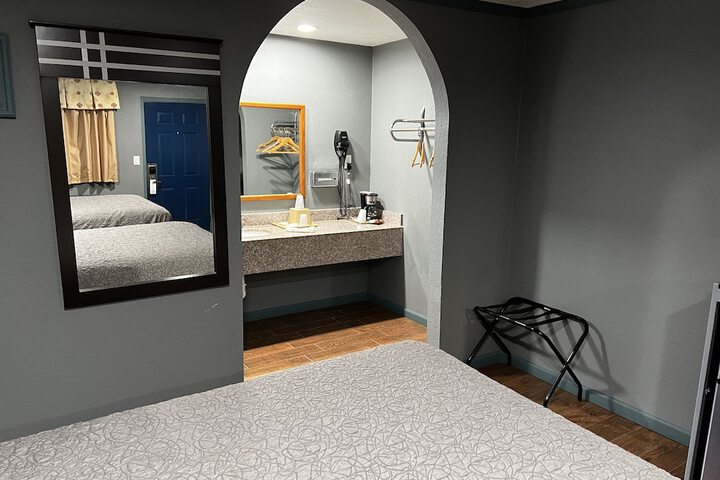 Standard Room, King or Two Doubles (4 of 6)
