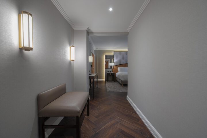 Room 73 of 284
