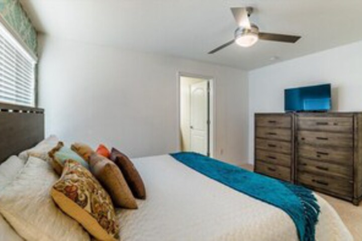 Room 27 of 46