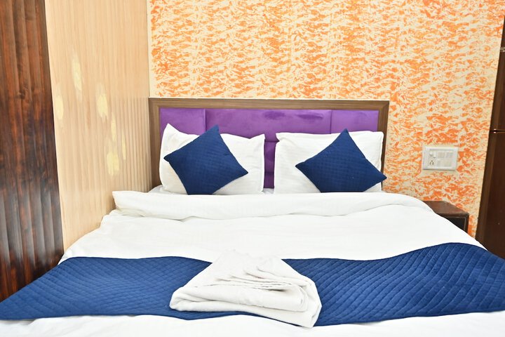 Room 4 of 30