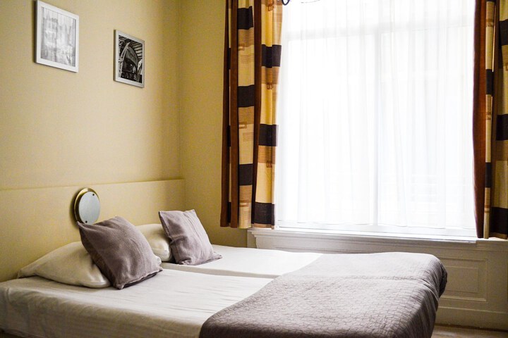 Room 10 of 52