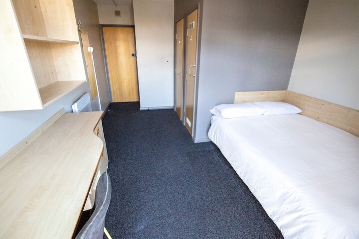 Room 10 of 21