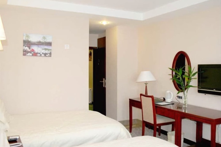 Room 3 of 10