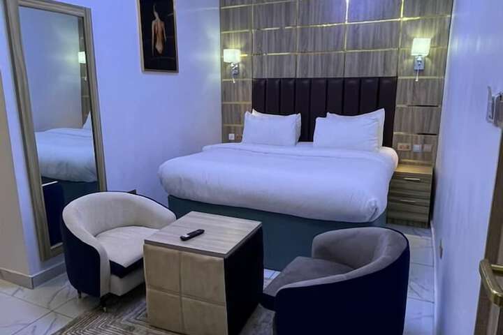 Room 15 of 37