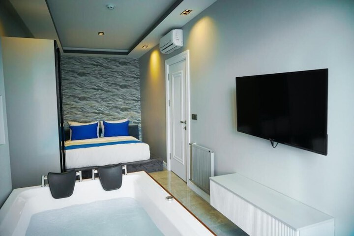 Room 24 of 94