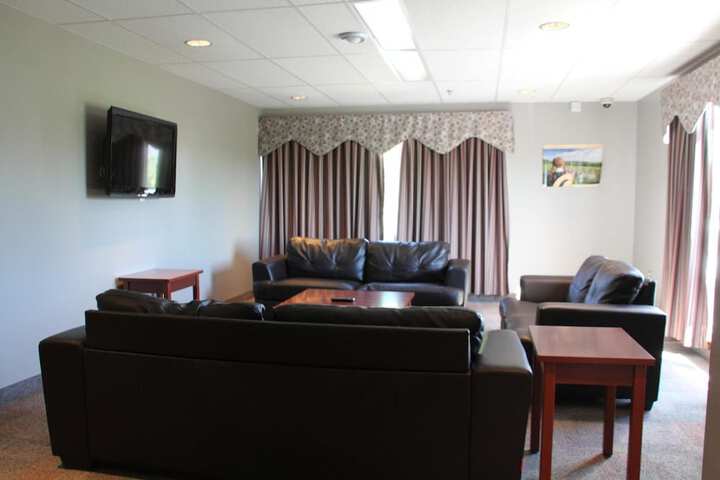 Lounge 24 of 30