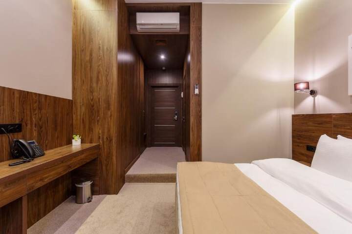 Room 8 of 47