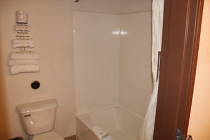 Room 6 of 76