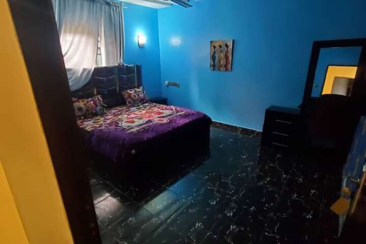 Room 4 of 33