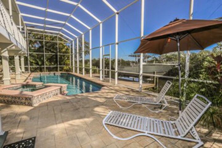 Pool 20 of 37