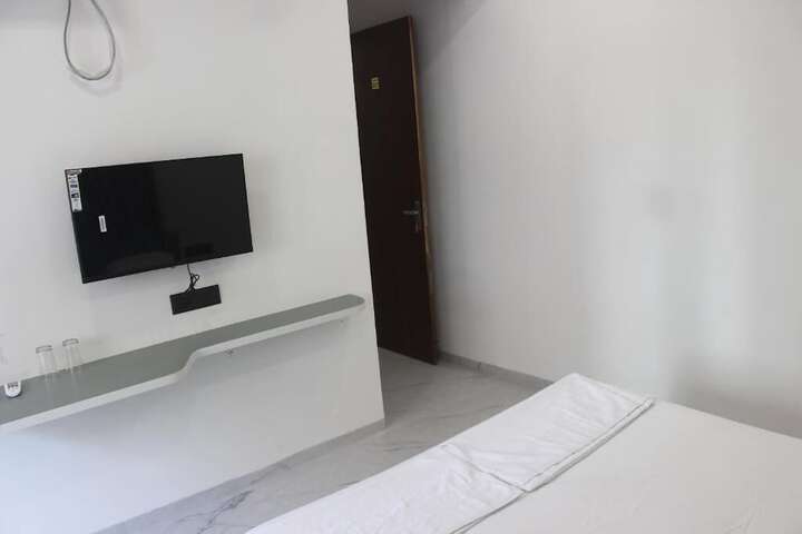 Room 6 of 10