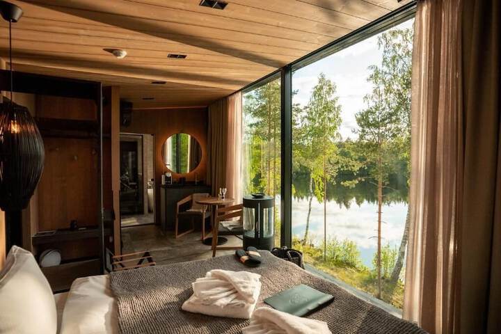 Room 2 of 23