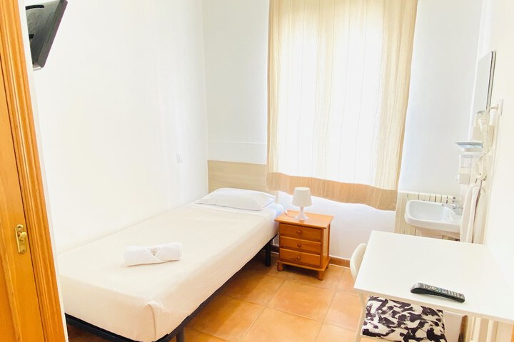 Room 25 of 85