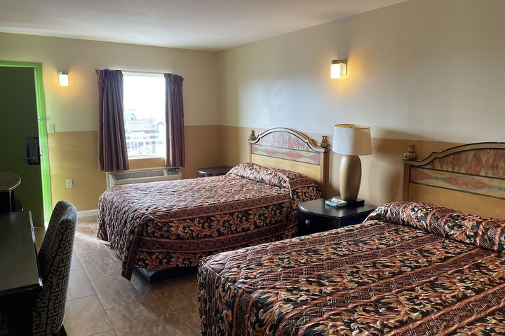 2 Queen Beds (17 of 22)