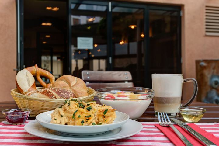 Breakfast/Coffee Service 53 of 75