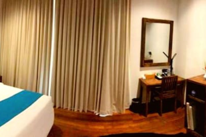 Room 42 of 100