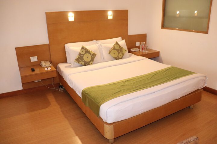 Room 5 of 40